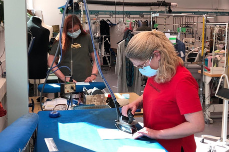 L'atelier de retouches de Bram sert maintenant à la production de masques en tissu pour le personnel soignant, les entreprises et les autorités luxembourgeoises. (Photo: Bram)