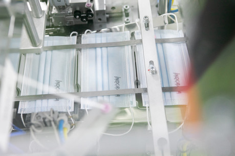 Trois acteurs luxembourgeois proposent désormais des masques chirurgicaux fabriqués dans le pays. Des produits qui n’ont pas toujours la faveur des grands clients potentiels. (Photo: Matic Zorman/Maison Moderne)