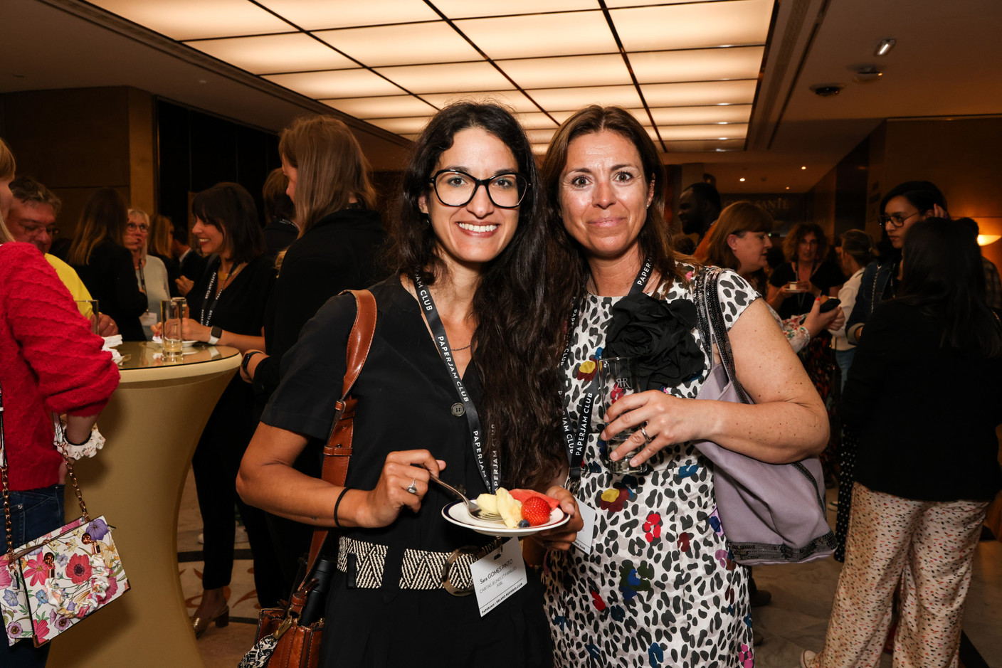 Sara Gomes Pinto et Carina Goncalves (Caritas Jeunes et Familles). (Photo: Eva Krins/Maison Moderne)