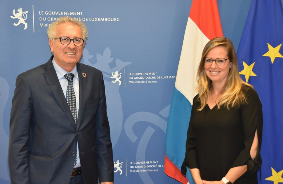 Finance minister Pierre Gramegna with Maureen Wiwinius, president of the CAA and CSSF boards Photo: MFIN