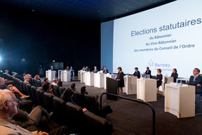 Covid oblige, c’est dans une salle clairsemée qu’a eu lieu l’assemblée générale dédiée à l’élection du Conseil de l’Ordre et aussi à l’adoption du budget et des cotisations des avocats. ((Photo: Marie De Decker))