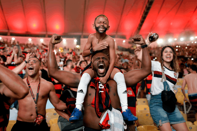 Cette photo de Silvia Izquierdo a été prise le 23 novembre 2019 à l’occasion d’un match de football à Rio. (Photo: Silvia Izquierdo – The Associated Press)