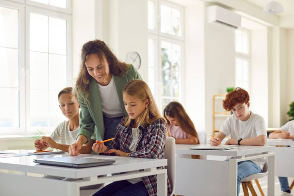 Au Luxembourg, la rémunération annuelle brute moyenne des enseignants atteint 134.029 euros dans le fondamental et 145.885 euros dans le secondaire en 2025, primes incluses. (Photo: Shutterstock)