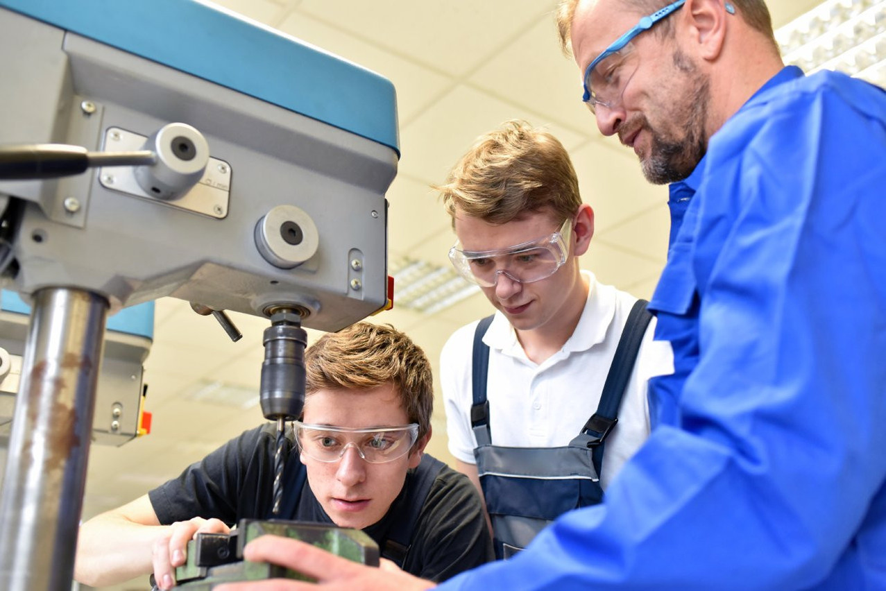 About 6,250 young people are taking an apprenticeship this year. Last year, the success rate for diplomas or certificates was 86%. Photo: Shutterstock