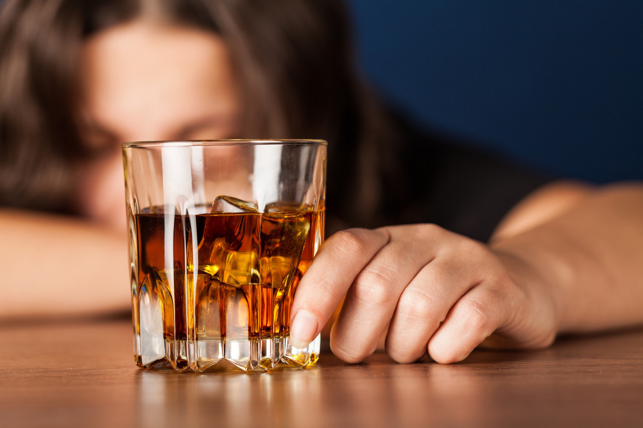 Online courses to combat alcoholism? An initiative reimbursed by the German social security system and proposed by the German start-up HelloBetter, specialising in eight mental health problems. (Photo: Shutterstock)