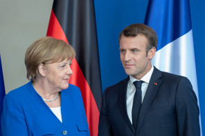 Lassée des mesures régionales incohérentes et des discussions sans fin autour de celles-ci Angela Merkel a repris la main via la loi «coup de frein d’urgence». Emmanuel Macron a ce luni estimé illusoire la réouverture de l’horeca fin mai là où le virus circule beaucoup. (Photo: Shutterstock)