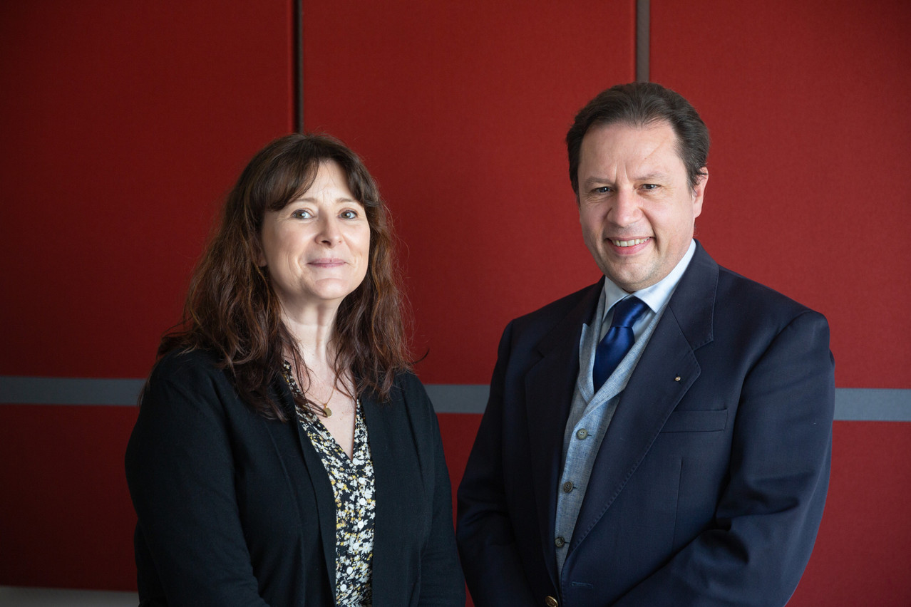 Pour Lydia Waltisperger et Thierry Jolivalt, les généalogistes successoraux seront une aide précieuse pour les banquiers et les assureurs soucieux de se débarrasser des avoirs dormants qui encombrent leurs bilans. (Photo: Romain Gamba/Maison Moderne)
