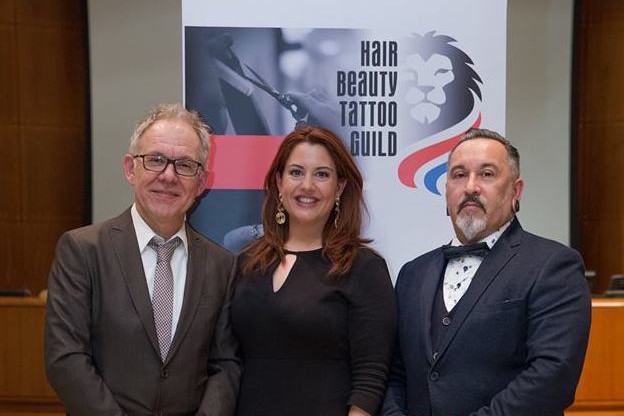 Marion Thill (ici à droite), aux côtés de Luc Olinger, président de la Confédération Hair Beauty and Tattoo Guild, et Alexa Ballmann, vice-présidente. (Photo: Eta Carinae Photography)