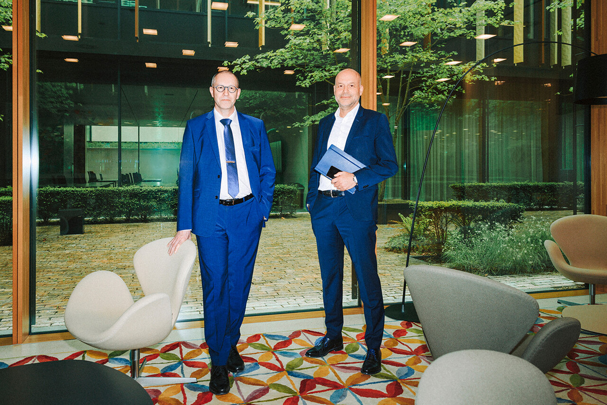 Romain Fohl, Directeur adjoint en charge de l’Indemnisation, et Steve Balance, Directeur en charge du Commercial. (Photo: Julian Pierrot/Paperjam)