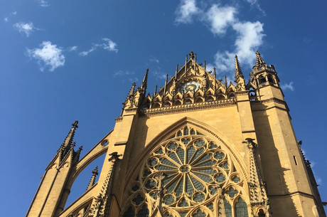 De la «fumée blanche» au-dessus de la cathédrale de Metz. Bien malin est celui qui pourrait prédire ce que les élections municipales décideront dans six mois exactement. (Photo: Paperjam)