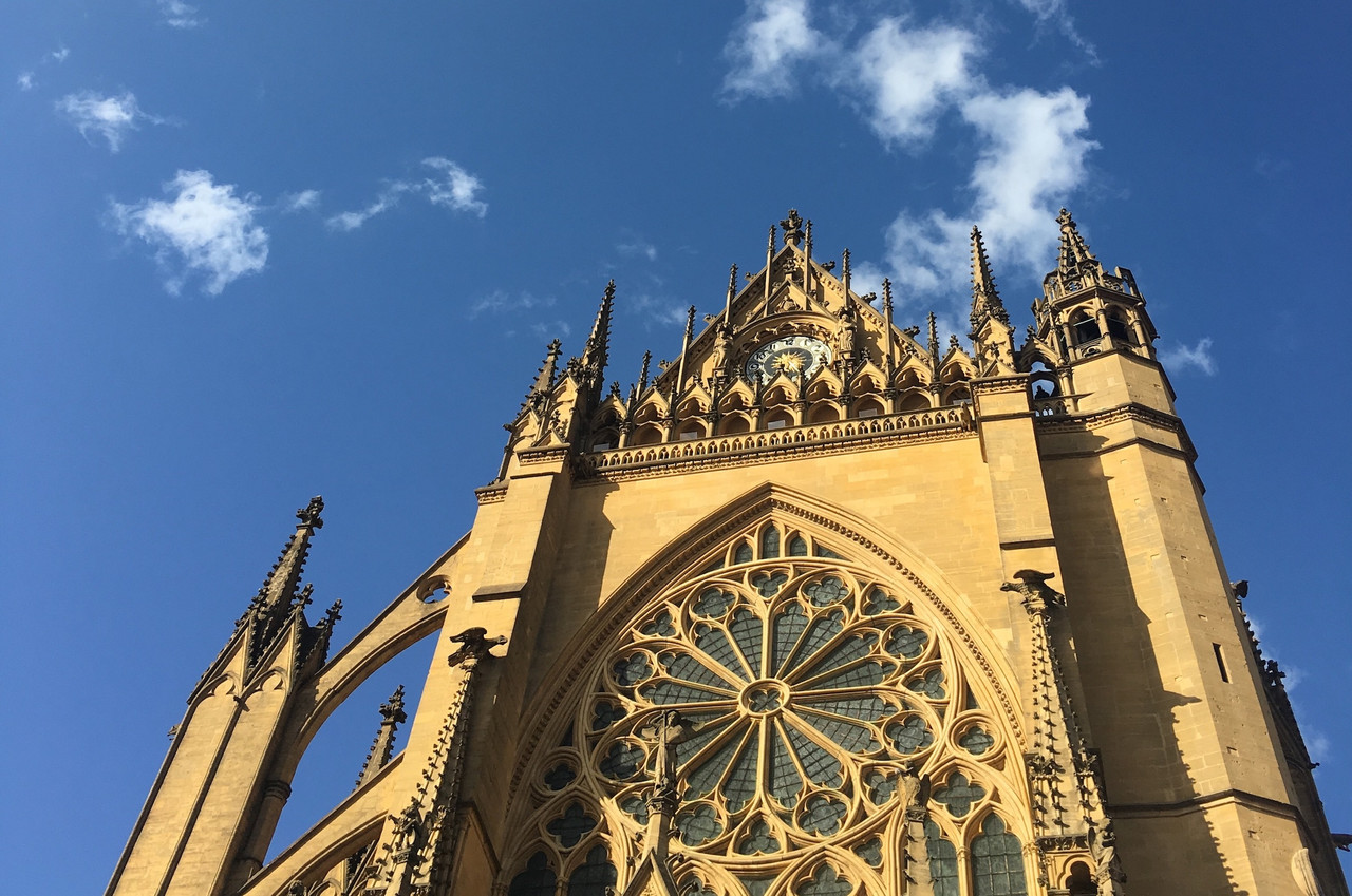 De la «fumée blanche» au-dessus de la cathédrale de Metz. Bien malin est celui qui pourrait prédire ce que les élections municipales décideront dans six mois exactement. (Photo: Paperjam)