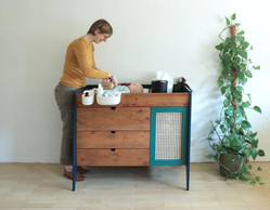 La partie supérieure de la commode est amovible pour être utilisée comme table à langer. (Photo: ruth. atelier)