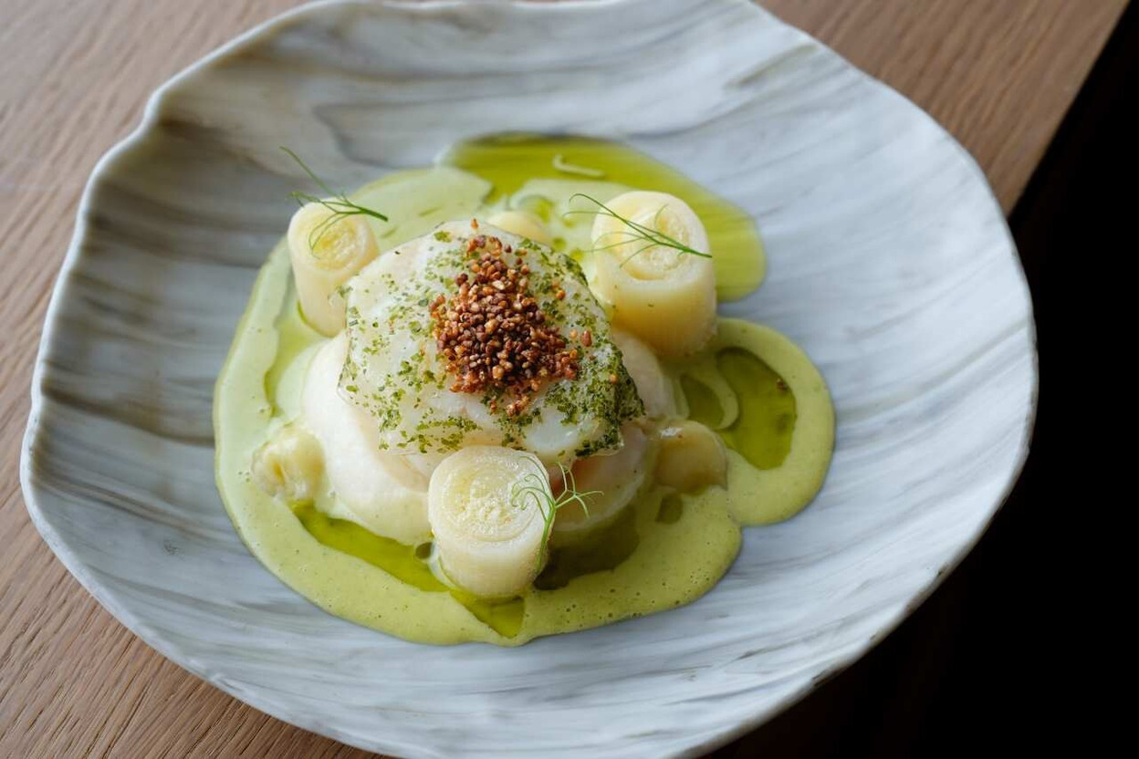 At Alexis Baudin, the philosophy is radical and consistent: the majority of producers are within a 20-kilometre radius and seasonality guides absolutely everything. (Photo: Agence Numéro 15)