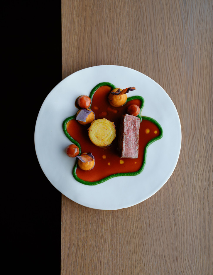 At Alexis Baudin, the philosophy is radical and consistent: the majority of producers are within a twenty-kilometre radius, and seasonality guides absolutely everything. (Photo: Agence Numéro 15)