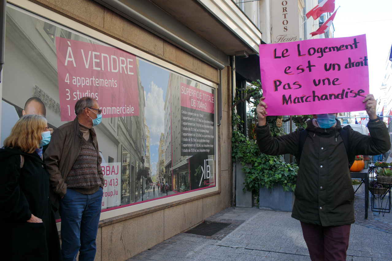 La manifestation pour le logement abordable organisée le week-end dernier rappelle que la politique doit s’atteler à cet enjeu de longue date. La flexibilité budgétaire consentie par Bruxelles pourrait constituer une opportunité, selon M. O’Donnell. (Photo : Matic Zorman / archives / Maison Moderne)