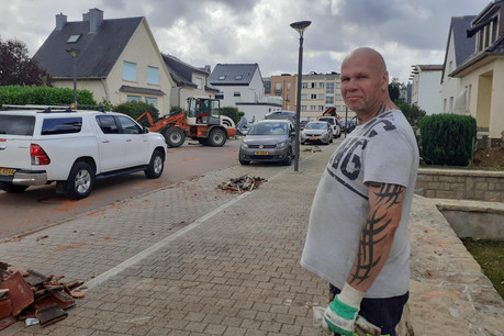 Le toit de la maison de sa voisine s’est envolé pour terminer sa course dans son garage. (Photo: Paperjam)