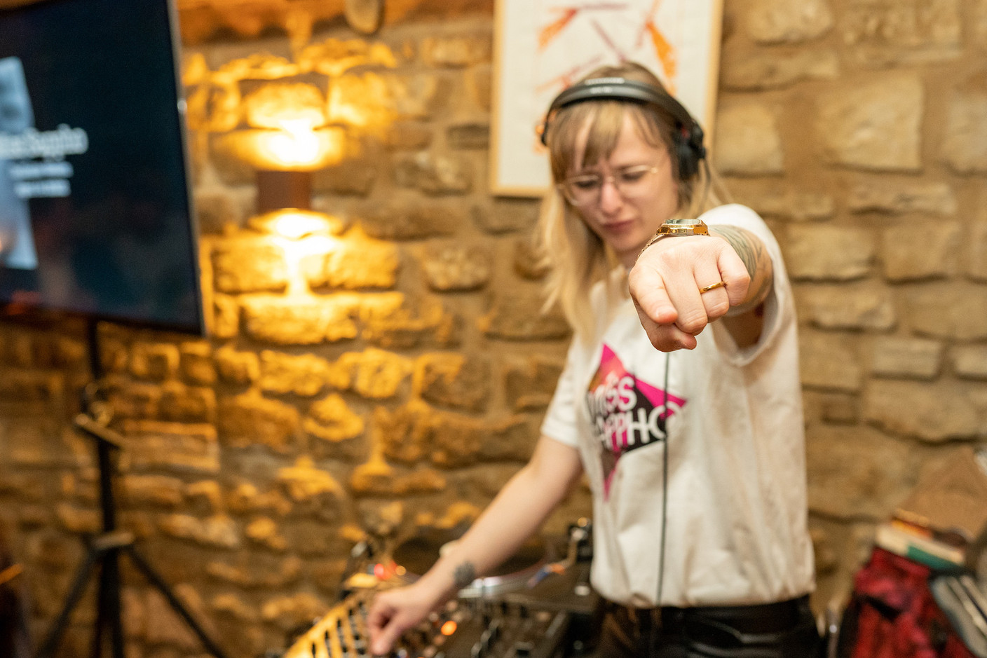 Miss Sappho a célébré son nouvel univers graphique à grands coups de vinyles et de bonne humeur, le 14 avril au Gudde Wëllen… Bruno Leite/ @lecreateur_lu