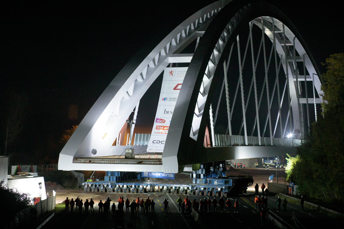 La structure en double arc fait 200m de long, 20m de large et pèse plus de 5.800 tonnes d’acier. (Photo: Matic Zorman/Maison Moderne)
