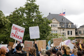 Une manifestation devant l'ambassade des États-Unis à Luxembourg pour dénoncer le racisme et réclamer plus de justice après la mort de George Floyd. Romain Gamba / Maison Moderne