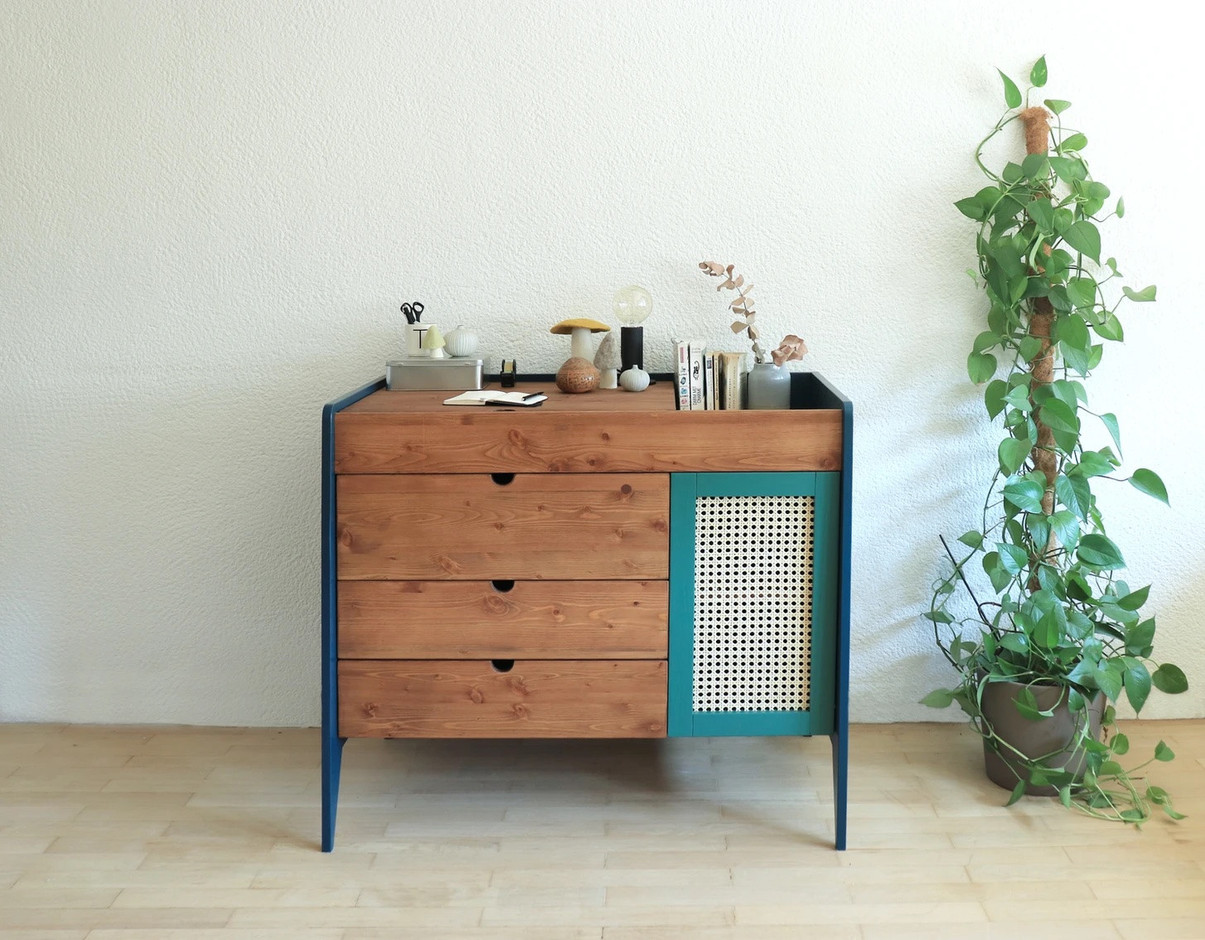 When the changing area is no longer needed, the piece of furniture reverts to a simple chest of drawers. Photo: ruth.atelier