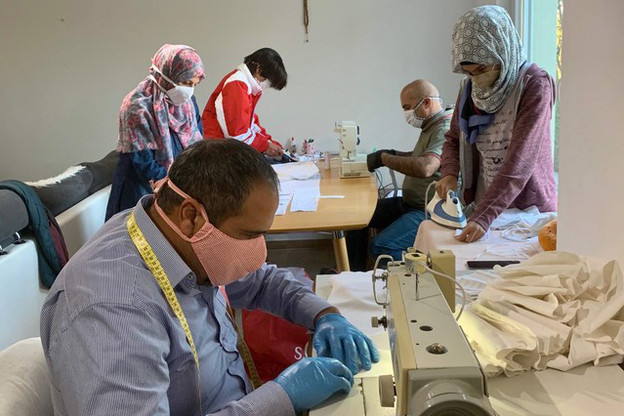 La famille produit une centaine de masques par jour. (Photo: DR)