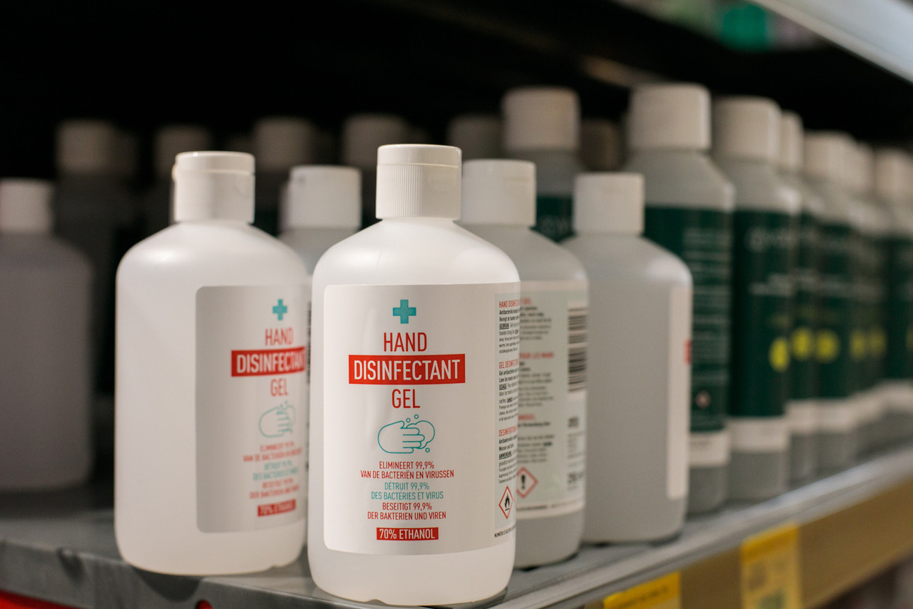 Lors de ses contrôles de produits désinfectants depuis mars 2020, l’Unité substances chimiques et produits a constaté un taux de non-conformité de 77,4%. (Photo: Matic Zorman/Maison Moderne)