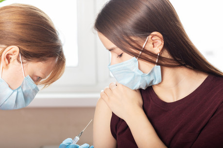 51,8% des 12-17 ans ont reçu une dose et recevront donc leur deuxième dose dans les prochaines semaines, soit la moitié de cette tranche de la population. (Photo: Shutterstock)