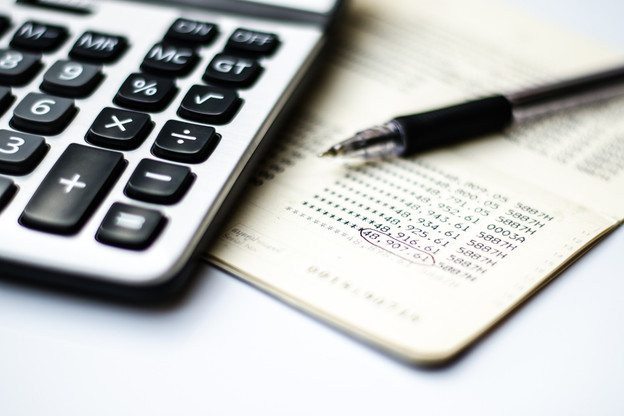 À l’heure où la crise et les plans de relance pèsent sur le budget de l’État, peu de solutions se profilent pour financer ces dépenses extraordinaires. (Photo: Shutterstock)