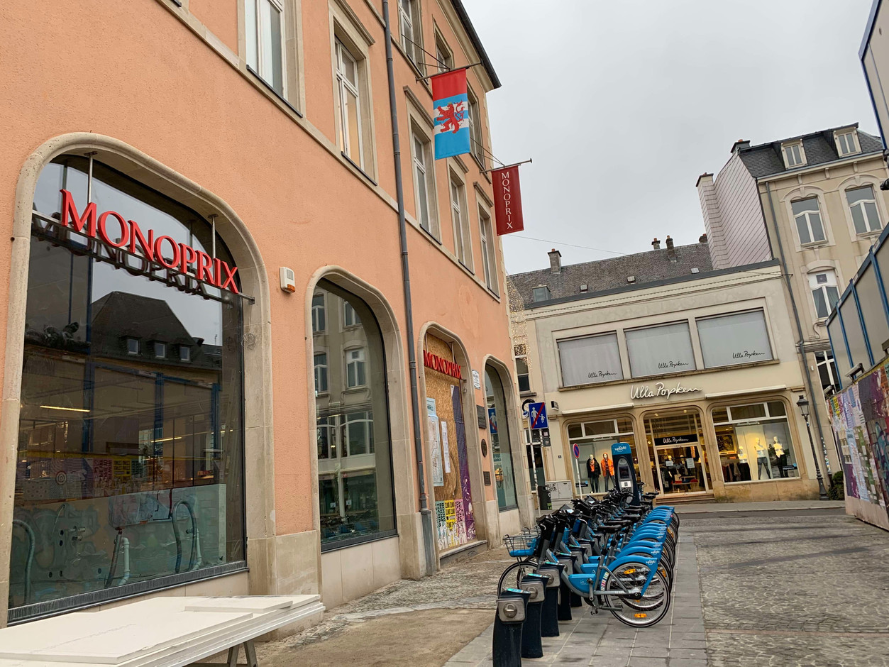 À terme, le magasin et sa brasserie Le Petit Bohème bénéficieront d’une vaste terrasse au cœur de la place Guillaume II. (Photo: Maison Moderne)