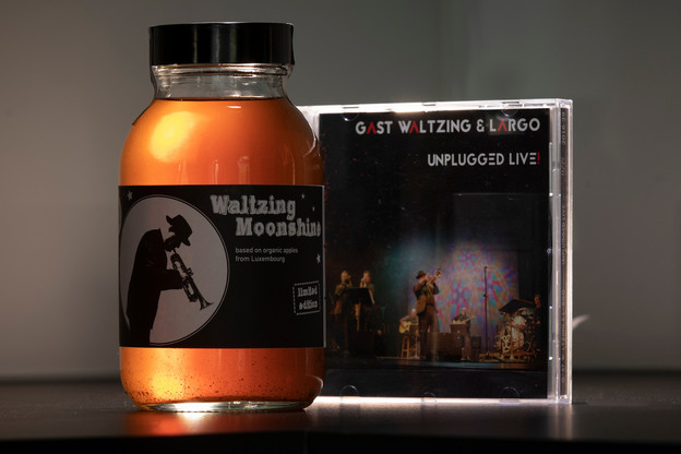 Le musicien Gast Waltzing amène le jazz dans les verres luxembourgeois avec son Moonshine inspiré de la Prohibition…  (Photo: Guy Wolff/Maison Moderne)