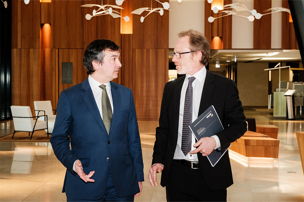 Pablo Peciña, Head of Wealth Planning and Mathieu Mancini, Head of Investments at WEALINS eyeing new Circular 26/1 opportunities Photo: Patricia Pitsch / Paperjam