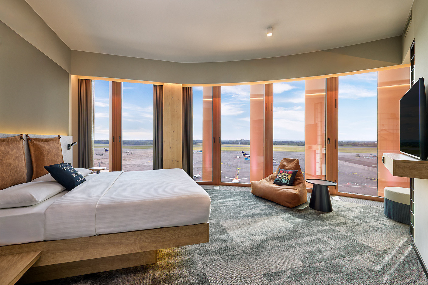 The rooms in the new Moxy Hotel overlook the Findel runways. Photo: Lux-Airport