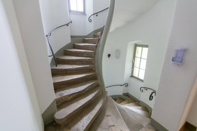 Stairs leading up one of the turrets Romain Gamba / Maison Moderne