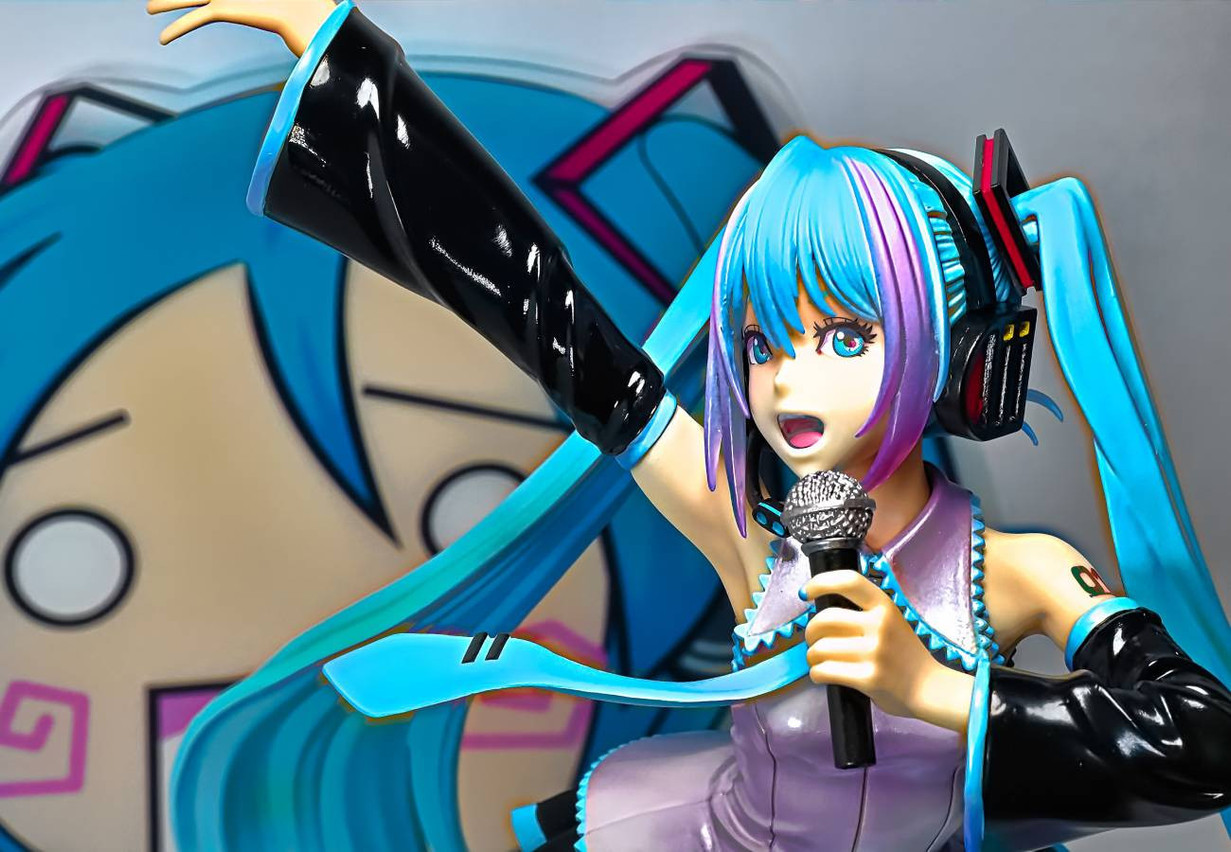 Au Japon, Hatsune Miku est une icône: cette chanteuse virtuelle, issue d’un logiciel de synthèse vocale, n’existe pas physiquement, mais a donné des concerts (sous forme d’hologrammes), vendu des albums, inspiré des fans à créer de nombreuses chansons et des œuvres d’art. (Photo: Shutterstock)