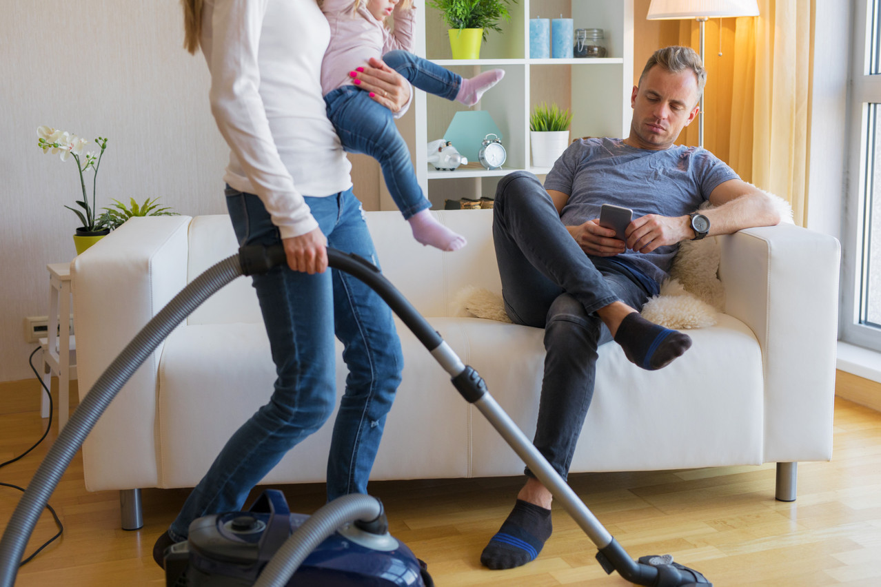 Family reasons and taking care of adults with disabilities or children are the reasons cited by more than half of women who work part-time. Meanwhile 30% of men point towards such tasks as the cause for their partial employment. Photo: Shutterstock.