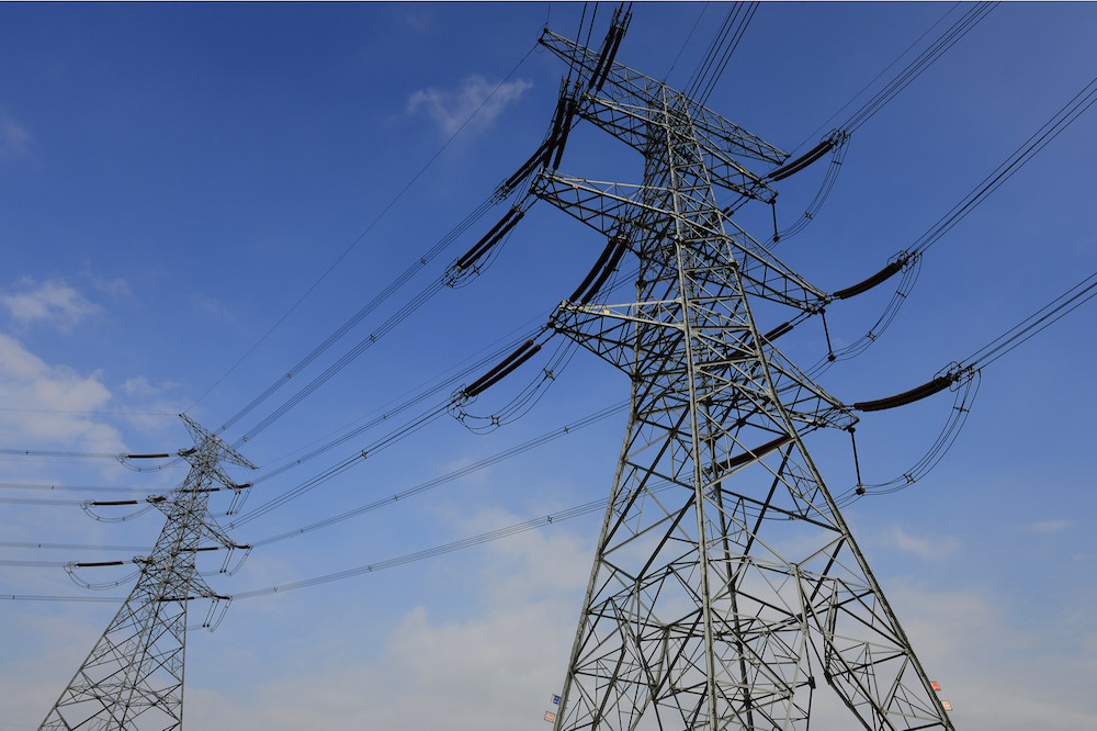 Une nouvelle ligne à haute tension, d’une puissance de 380kV, reliant le Luxembourg à l’Allemagne, afin d’acheminer le courant produit à l’étranger, devrait voir le jour d’ici 2028.  (Photo: Shutterstock)