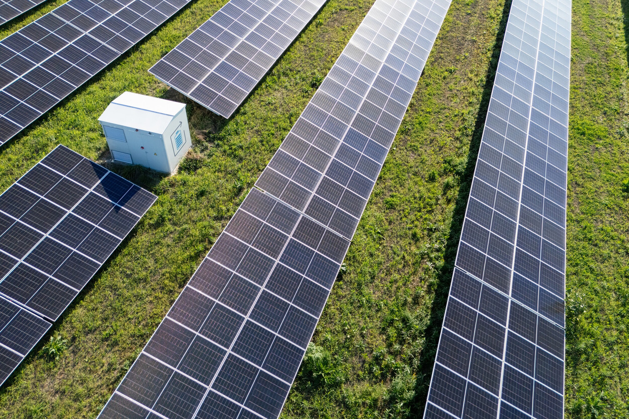 The government is launching two new 110 MW solar power tenders. A parliamentary response explains why batteries are becoming a key factor in ensuring the profitability of future installations. Photo: Shutterstock