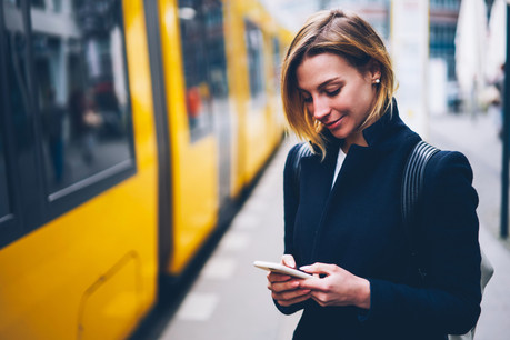 De chez soi au travail, d’un point à un autre, avec une seule offre, embarquée dans son téléphone: le rêve de tous ceux qui sont confrontés aux bouchons et à des solutions multiples, chères et chronophages. (Photo: Shutterstock)