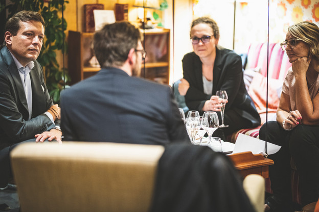 Renaud Oury (Apex Fund Services) et Caroline Lamboley (Lamboley Executive Search). (Photo: Arthur Ranzy / Maison Moderne)