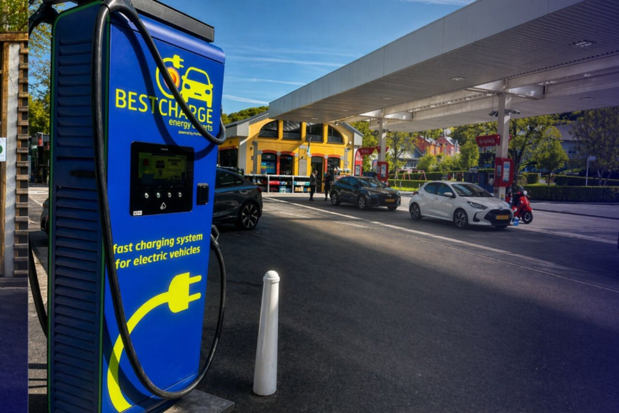 New Bestcharge ultra-fast charging point at the Esso station in Larochette. (Photo: Petro-Center)