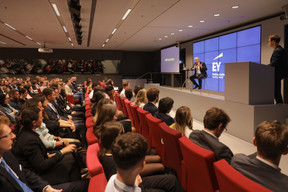 Welcoming the new joiners at EY Luxembourg. (Photo: Luc Deflorenne)