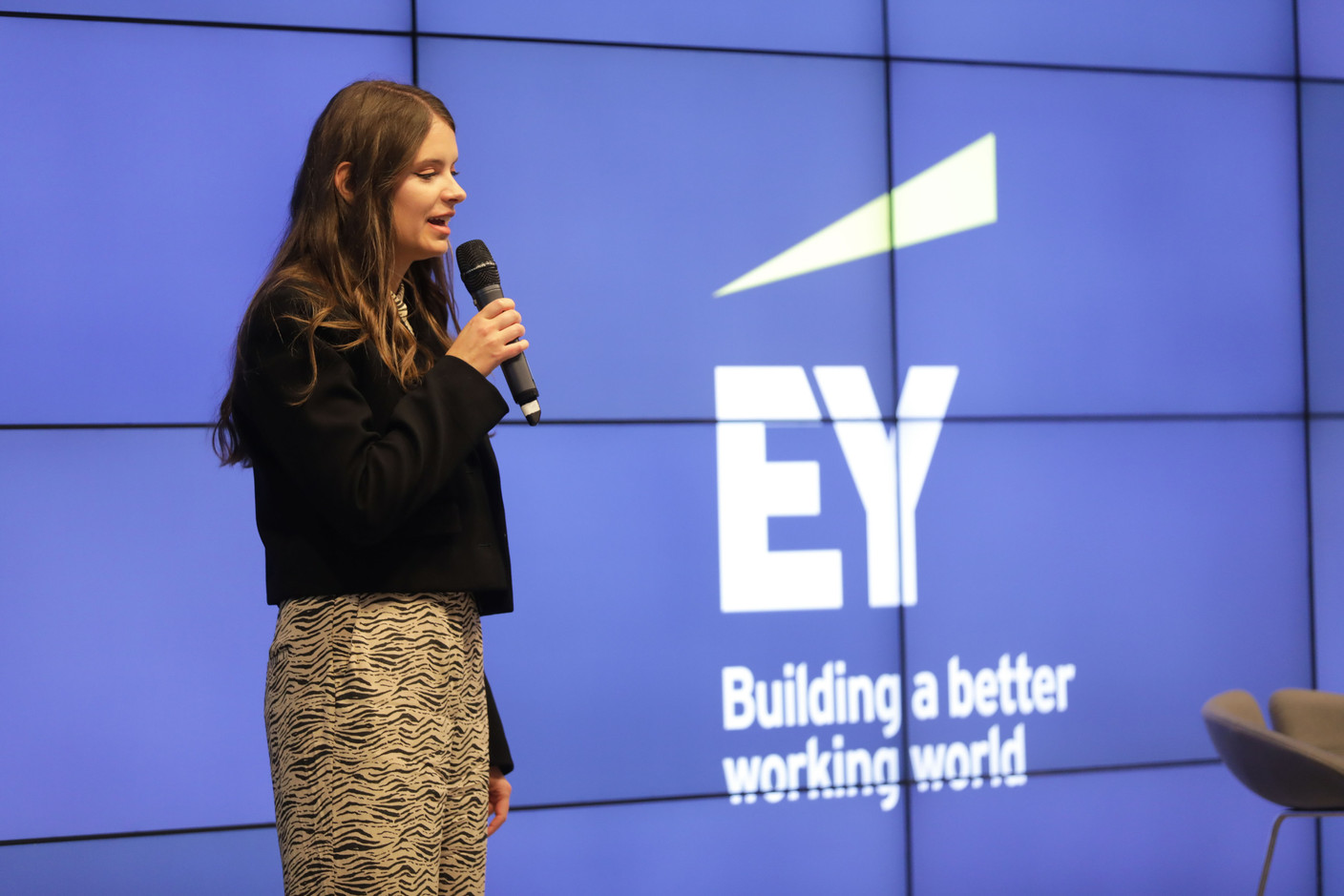 A total of 350 new joiners were welcomed to EY on 16 September. (Photo: Luc Deflorenne)