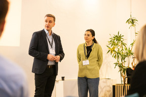 Dariusz Landsberg (Fundequate) and Jo Fernandes (Occasiounsmaart) at the new members’ breakfast, which took place at The Office City on 11 February 2025. Photo: Eva Krins/Maison Moderne