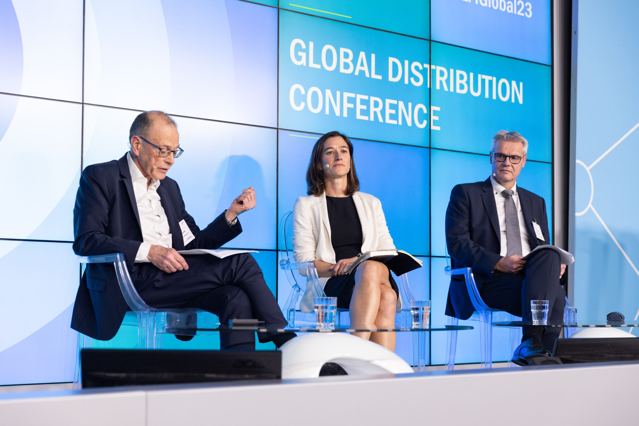 Delano attended the Alfi Global Distribution Conference, organised by the Association of the Luxembourg Fund Industry at the European Convention Centre on 20 September 2023. Pictured: Geoff Radcliffe (Blackrock), Jessica Reyes (French financial markets authority, AMF), Georg Kiefer (Luxembourg Financial Sector Supervisory Commission, CSSF) and Thoreau Bartmann on-screen (US Securities and Exchange Commission). Photo: Romain Gamba