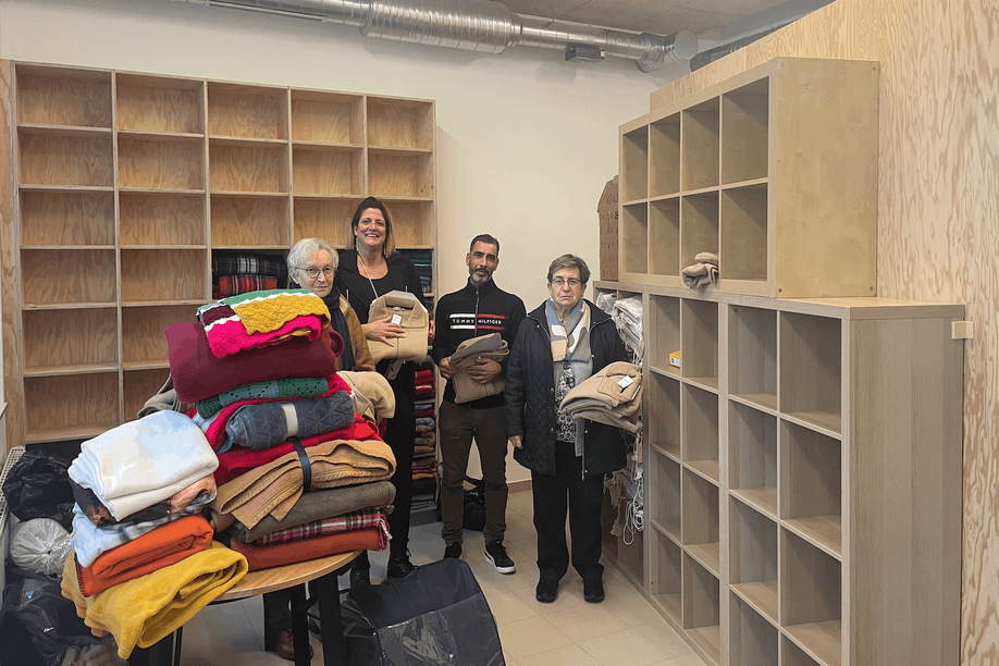 The Catholic Women’s Action in Luxembourg collected and donated 43 warm blankets for the newly opened Saxo centre.  Photo: Stëmm vun der Strooss