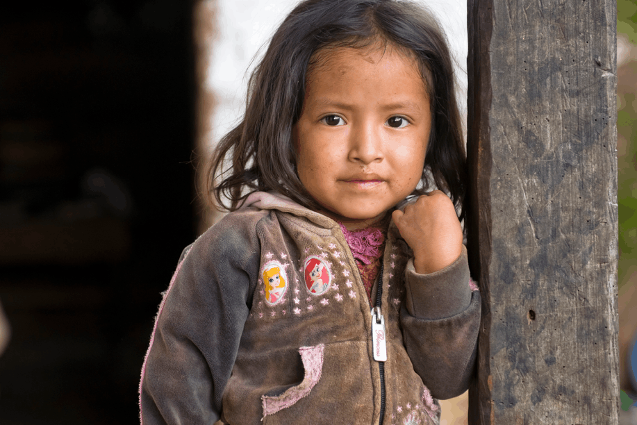“No child should grow up alone” — slogan of the SOS Villages d’Enfants Monde sponsorship campaign. Photo: SOS Archives