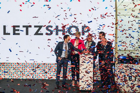 De gauche à droite: Dan Biancalana (président du GIE Luxembourg for shopping et maire de Dudelange), Francine Closener (secrétaire d’État), Lydie Polfer (bourgmestre de Luxembourg), Carlo Thelen (directeur de la Chambre de commerce) et Fernand Ernster (président de la Confédération luxembourgeoise du commerce). (Photo: Mike Zenari)
