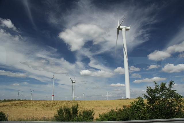 Deux structures fonctionnant à la biomasse et l'implantation de 15 nouvelles éoliennes vont permettre en partie au Luxembourg de combler son retard en matière de consommation d'énergie verte. (Photo: Licence C.C.)