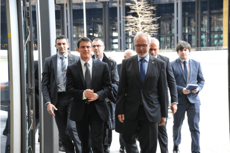 Manuel Valls, Premier ministre français, et Werner Hoyer, président de la BEI. (Photo: Banque européenne d'investissement)