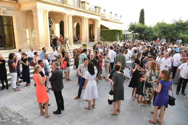 350 personnes étaient présentes pour le vernissage de Flux Feelings à Arles. (Photo: David Nivière)
